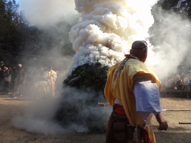 インドの護摩焚（ホーマ）の儀式を自宅て行う際のポータブルの炉 インドの護摩焚（ホーマ）の儀式を自宅て行う際のポータブルの炉